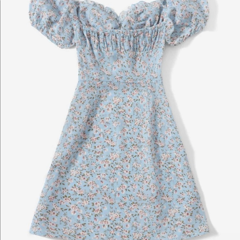 Ditsy flora dress with puff sleeves
